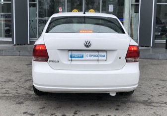 Подержанный автомобиль Volkswagen Polo Sedan 2012 года (6 фото)