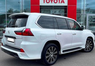 Подержанный автомобиль Lexus LX 2020 года (5 фото)