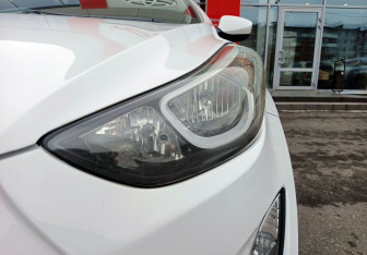 Подержанный автомобиль Hyundai Elantra Sedan 2015 года (9 фото)
