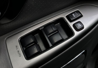 Подержанный автомобиль Toyota Land Cruiser Prado 2008 года (13 фото)