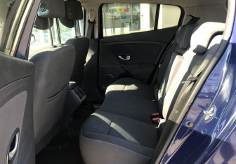 Подержанный автомобиль Renault Megane Hatchback 2010 года (10 фото)