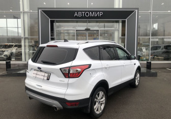 Подержанный автомобиль Ford Kuga 2017 года (5 фото)