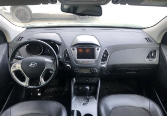 Подержанный автомобиль Hyundai ix35 2014 года (10 фото)