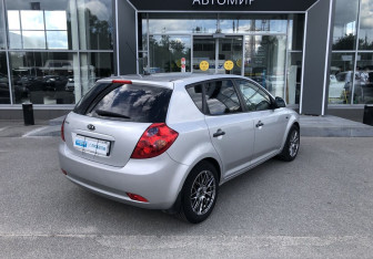 Подержанный автомобиль Kia Ceed Hatchback 2007 года (5 фото)