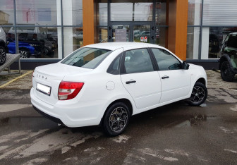 Подержанный автомобиль LADA (ВАЗ) Granta Sedan 2021 года (5 фото)