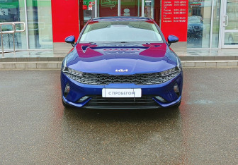 Подержанный автомобиль Kia K5 2022 года (2 фото)