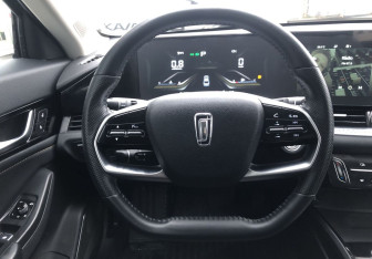 Подержанный автомобиль FAW Bestune B70 2023 года (12 фото)