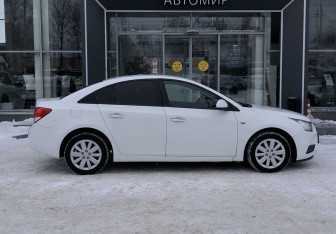 Подержанный автомобиль Chevrolet Cruze Sedan 2011 года (4 фото)