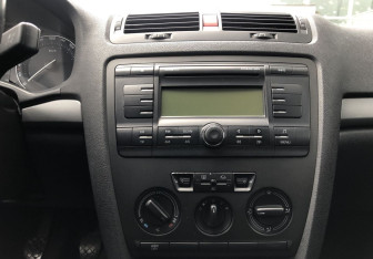 Подержанный автомобиль Skoda Octavia Liftback 2007 года (15 фото)