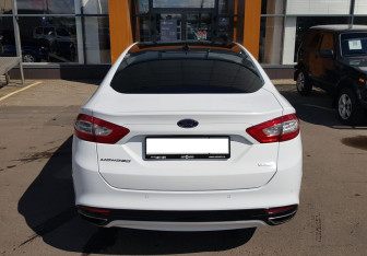 Подержанный автомобиль Ford Mondeo Sedan 2017 года (6 фото)