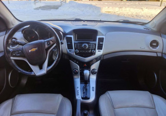 Подержанный автомобиль Chevrolet Cruze Sedan 2011 года (13 фото)