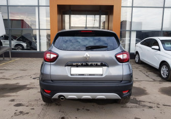 Подержанный автомобиль Renault Kaptur 2021 года (6 фото)