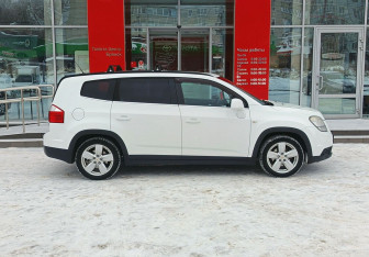 Подержанный автомобиль Chevrolet Orlando 2012 года (4 фото)