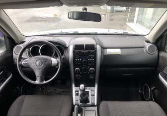 Подержанный автомобиль Suzuki Grand Vitara 2008 года (11 фото)