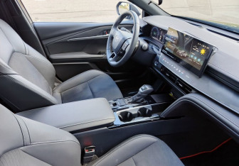 Подержанный автомобиль Toyota Camry Sedan 2024 года (14 фото)