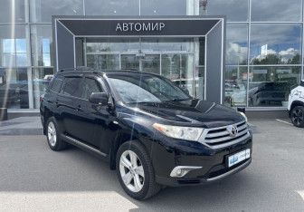 Подержанный автомобиль Toyota Highlander 2013 года (3 фото)