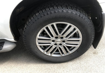Подержанный автомобиль Nissan Pathfinder 2011 года (15 фото)