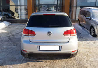 Подержанный автомобиль Volkswagen Golf Hatchback 2011 года (6 фото)