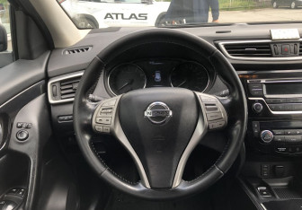 Подержанный автомобиль Nissan Qashqai 2015 года (12 фото)