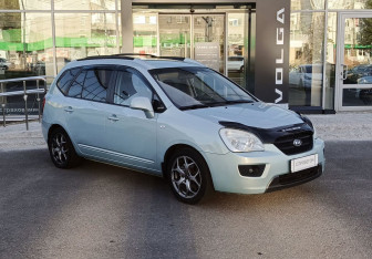Подержанный автомобиль Kia Carens 2007 года (3 фото)