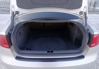 Подержанный автомобиль Audi A4 Sedan 2004 года (12 фото)