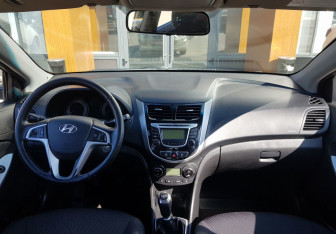 Подержанный автомобиль Hyundai Solaris Sedan 2011 года (11 фото)