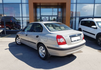 Подержанный автомобиль Hyundai Elantra Sedan 2008 года (7 фото)