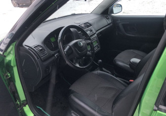 Подержанный автомобиль Skoda Fabia Hatchback 2011 года (9 фото)