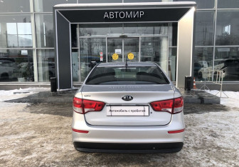 Подержанный автомобиль Kia Rio Sedan 2016 года (6 фото)