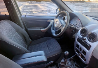 Подержанный автомобиль Renault Logan Sedan 2011 года (14 фото)