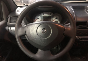 Подержанный автомобиль Renault Symbol 2008 года (12 фото)