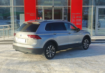 Подержанный автомобиль Volkswagen Tiguan 2020 года (5 фото)