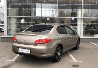 Подержанный автомобиль Peugeot 408 2012 года (7 фото)