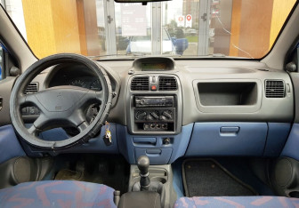 Подержанный автомобиль Mitsubishi Space Star Compactvan 1999 года (11 фото)