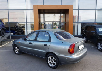 Подержанный автомобиль Chevrolet Lanos 2008 года (7 фото)