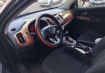 Подержанный автомобиль Kia Sportage 2011 года (9 фото)