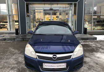 Подержанный автомобиль Opel Astra Sedan 2008 года (2 фото)