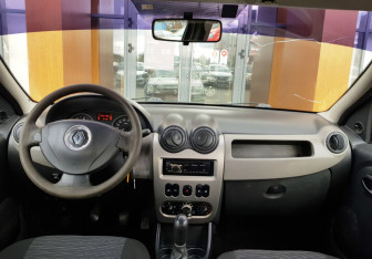 Подержанный автомобиль Renault Logan Sedan 2011 года (11 фото)