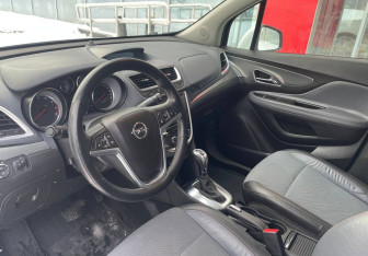 Подержанный автомобиль Opel Mokka 2013 года (14 фото)