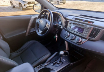 Подержанный автомобиль Toyota RAV4 2013 года (14 фото)