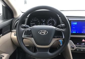 Подержанный автомобиль Hyundai Elantra Sedan 2017 года (12 фото)