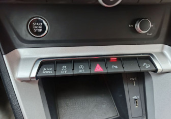 Подержанный автомобиль Audi Q3 2021 года (17 фото)