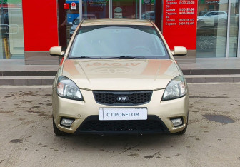 Подержанный автомобиль Kia Rio Hatchback 2011 года (2 фото)