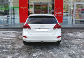 Подержанный автомобиль Toyota Venza 2014 года (6 фото)