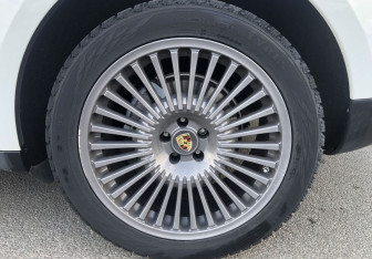 Подержанный автомобиль Porsche Macan 2015 года (19 фото)