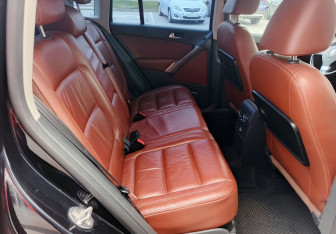 Подержанный автомобиль Volkswagen Tiguan 2008 года (16 фото)