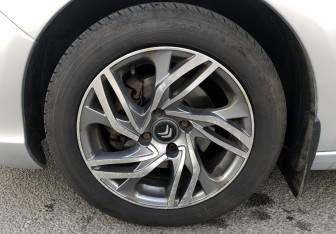 Подержанный автомобиль Citroen C4 Hatchback 2012 года (15 фото)