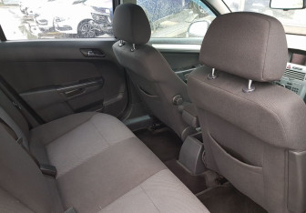 Подержанный автомобиль Opel Astra Sedan 2010 года (10 фото)