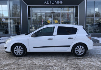 Подержанный автомобиль Opel Astra Hatchback 2008 года (8 фото)