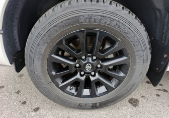 Подержанный автомобиль Toyota Land Cruiser Prado 2020 года (10 фото)